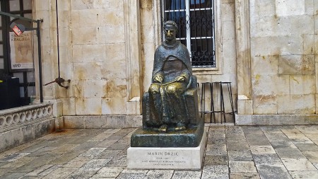 Statue de Marin Drzic, écrivain-Frotter son nez porte bonheur, ce qui doit le faire ressembler parfois à la statue de notre Prud'hon à Cluny  !